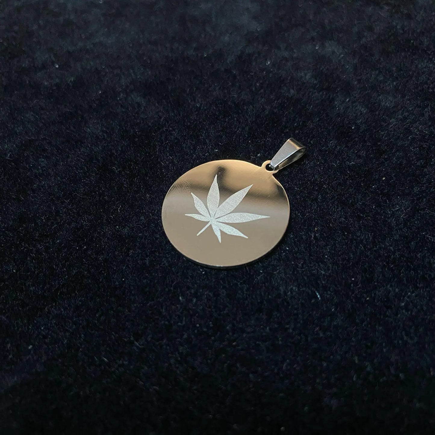 Gümüş Renk Çelik Kolye Ucu - Cannabis Leaf - Steel Pendant - STEEL - AKSESUAR