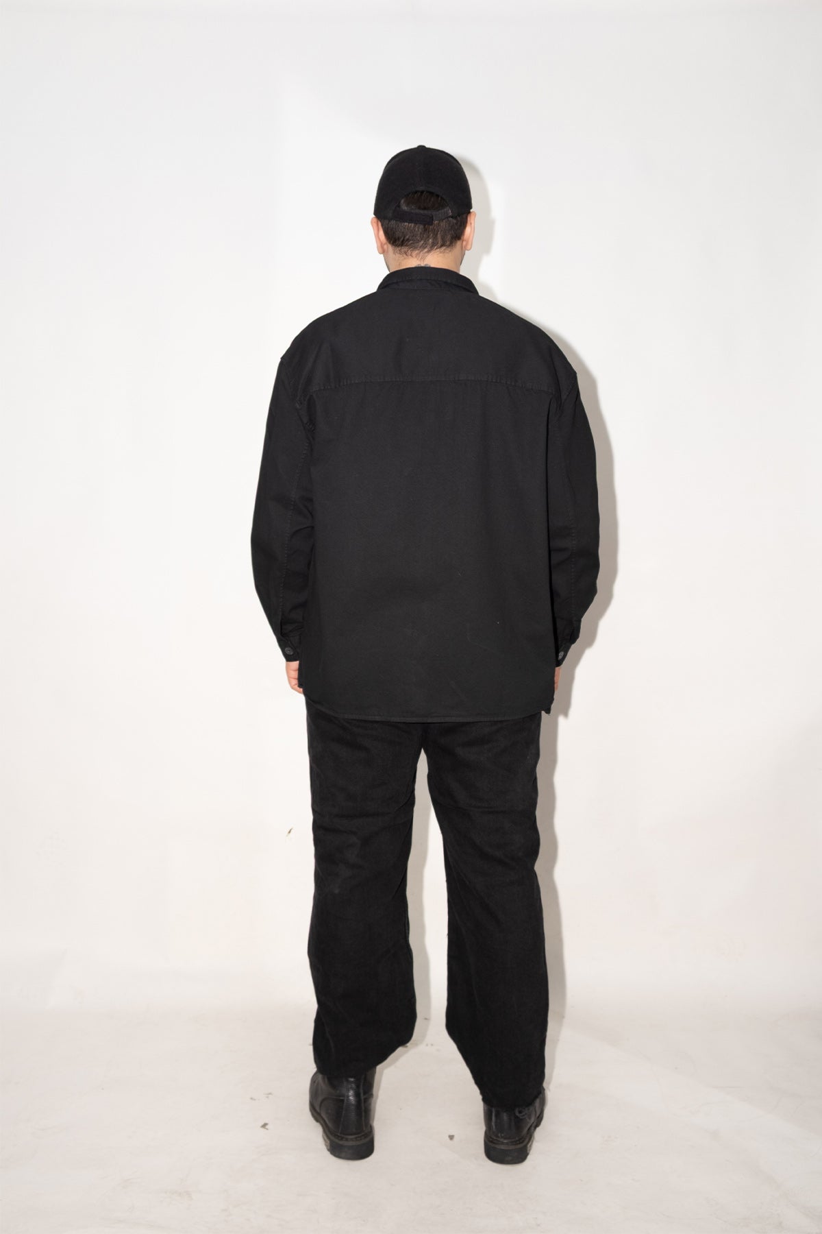 sert kumaşlı siyah gömlek ceket