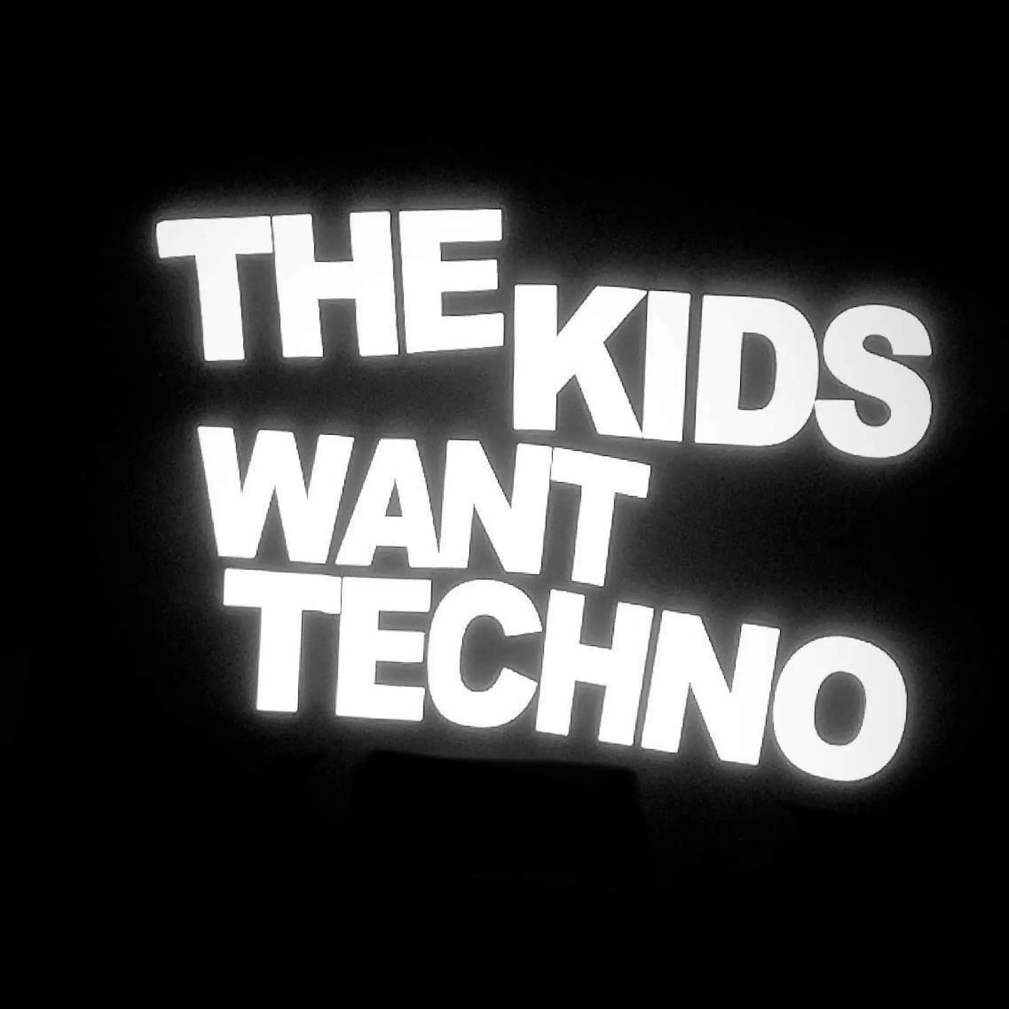 OVERSIZE BLACK SWEATSHIRT 'THE KIDS WANT TECHNO' REFLECTIVE.