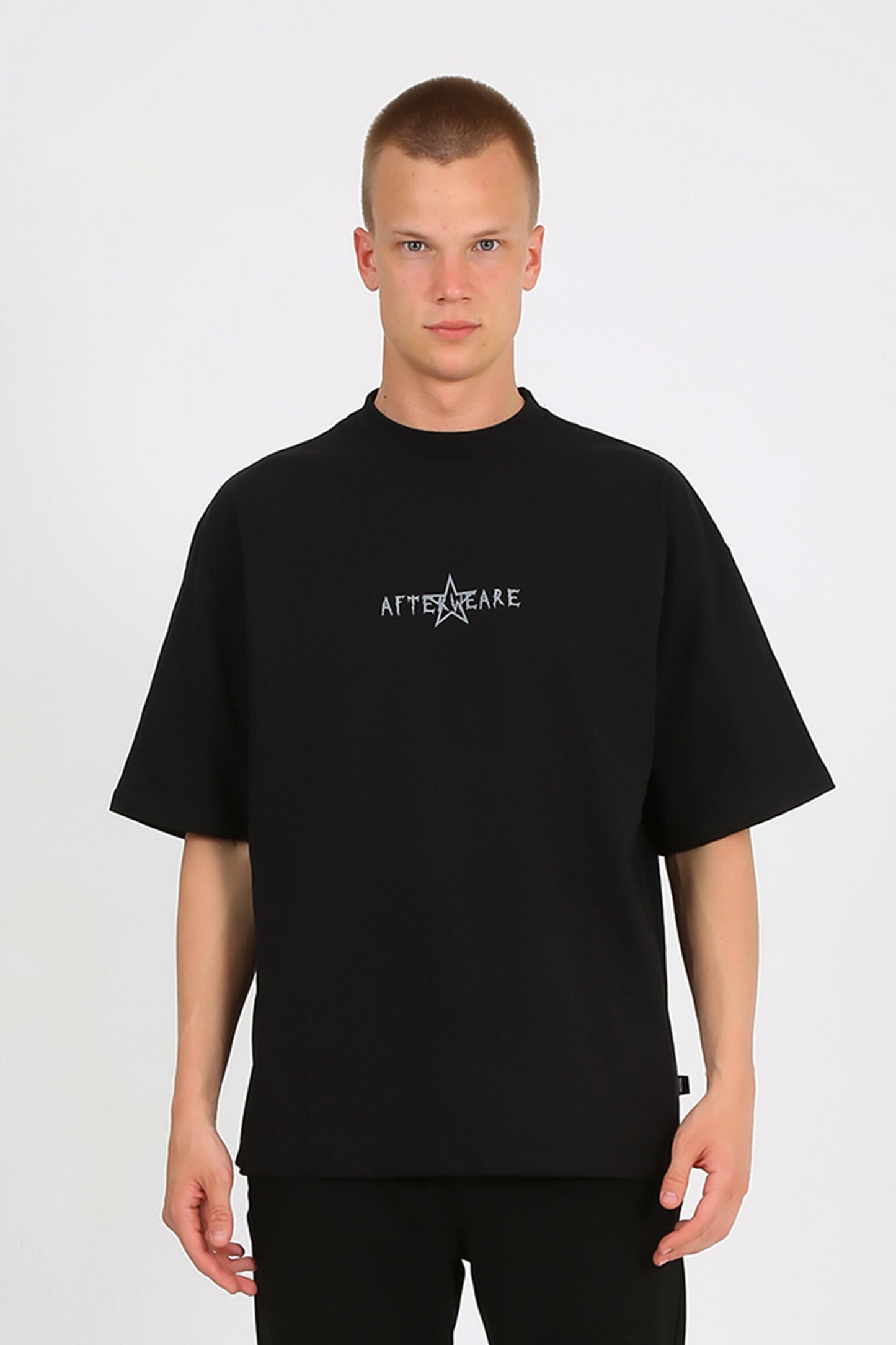 OVERSIZE BLACK T-SHIRT ’PARTY NEVER ENDS’ - FREEDOM OVERSIZED