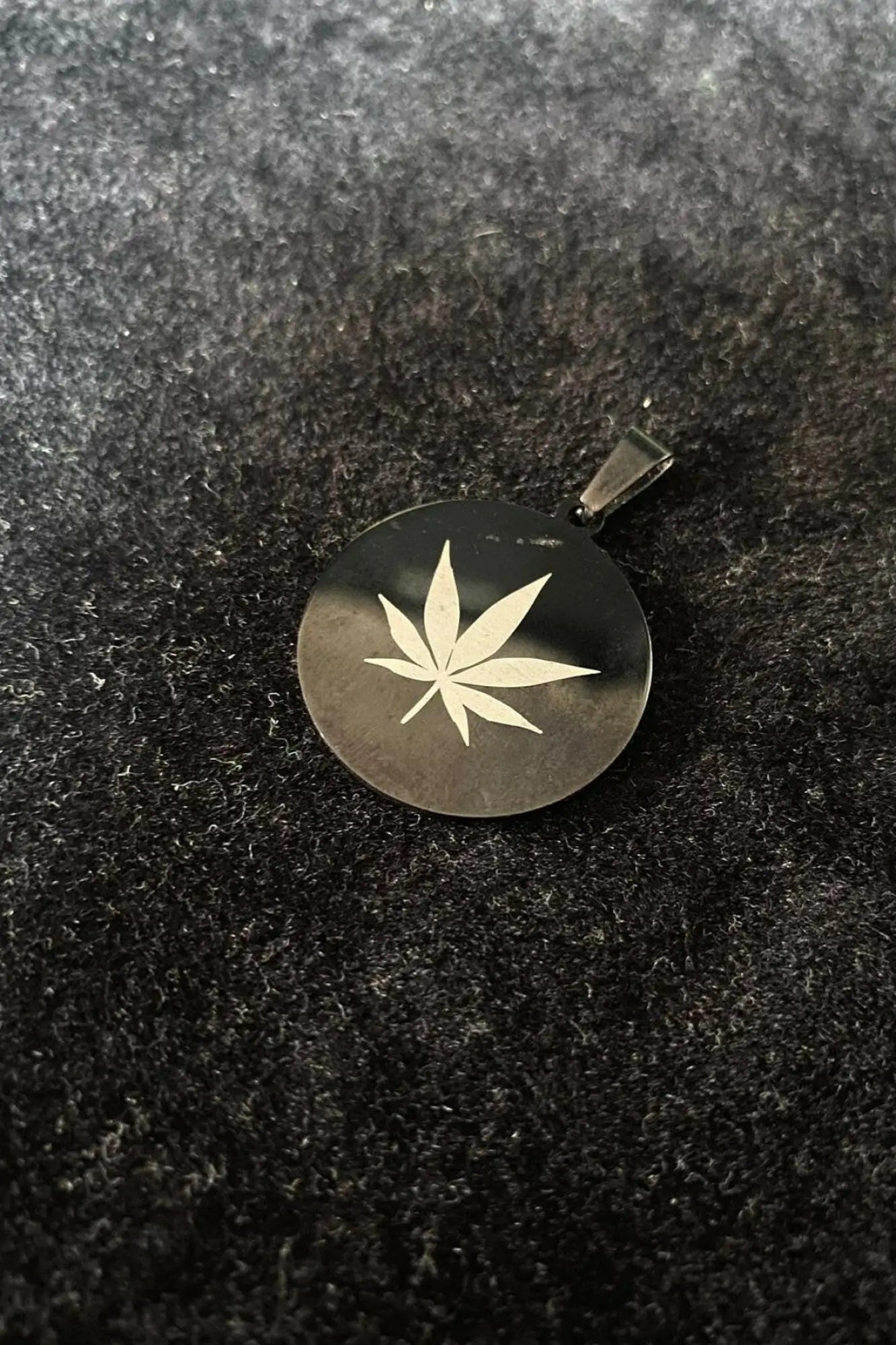 Siyah Çelik Kolye Ucu - Cannabis Leaf - Black Steel Pendant.