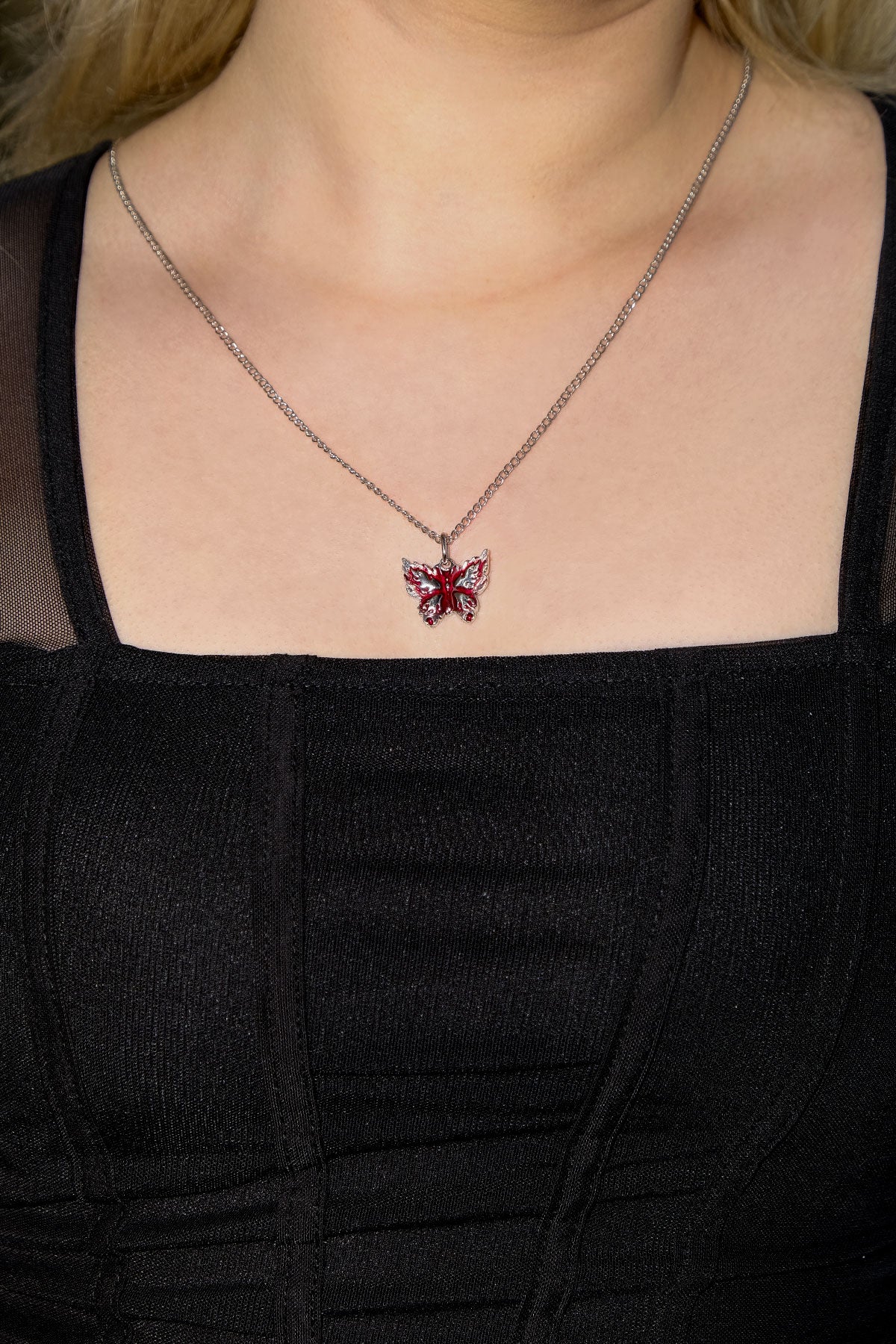 Gümüş Renk Kırmızı Kelebek Kolye Kanat Detaylı İnce Zincir 50cm M007