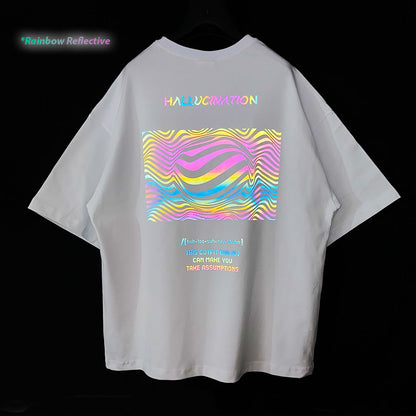 WEISSES OVERSIZE-T-SHIRT „HALLUCINATION“ REGENBOGEN REFLEKTIEREND