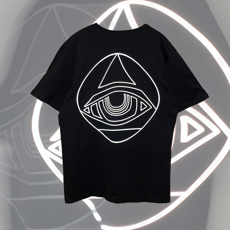 SCHWARZES T-Shirt „BIG EYE PYRAMID“ REFLEKTIEREND MIT ÜBERREGELMÄSSIGER PASSFORM