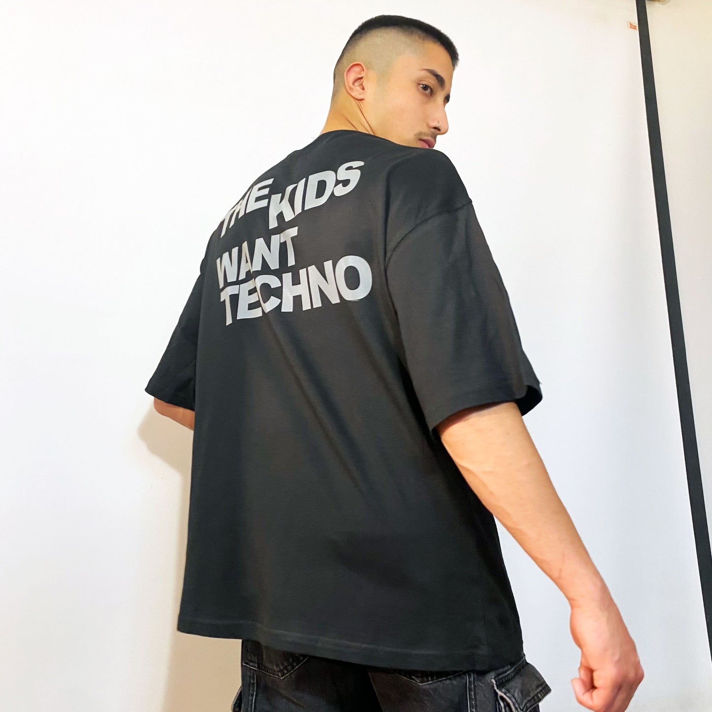 Oversized Black T-shirt 'THE KIDS WANT TECHNO' Reflective flash sale.