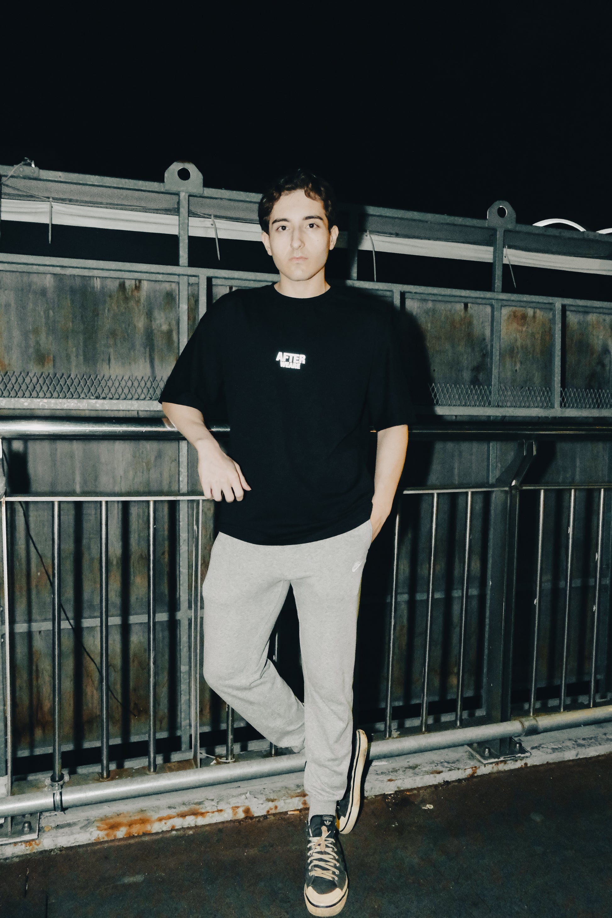 All I Want is bass baskılı siyah oversize tişört – unisex streetwear moda, technology müzik, rave yaşam tarzı, festival modası, spor salonları için rahat ve şık günlük kombin için ideal