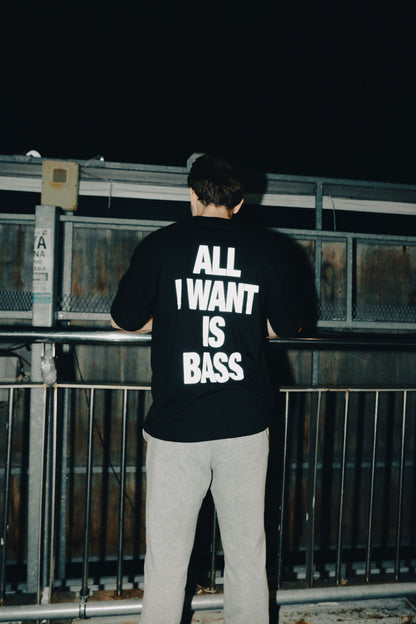 All I Want is bass baskılı siyah oversize tişört – unisex streetwear moda, technology müzik, rave yaşam tarzı, festival modası, spor salonları için rahat ve şık günlük kombin için ideal