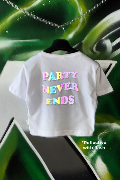 Reflektör Baskılı Beyaz Crop Tişört - Party Never Ends | Reflective Print White Crop T-shirt.