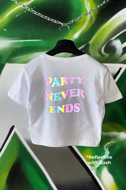 Reflektör Baskılı Beyaz Crop Tişört - Party Never Ends | Reflective Print White Crop T-shirt.