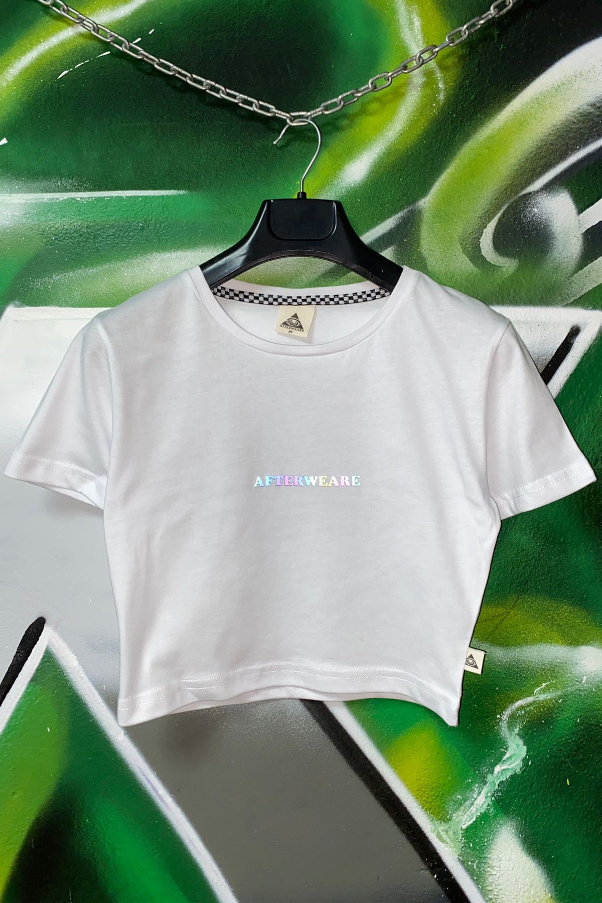 Reflektör baskılı beyaz crop tişört - party never ends reflective print white crop top