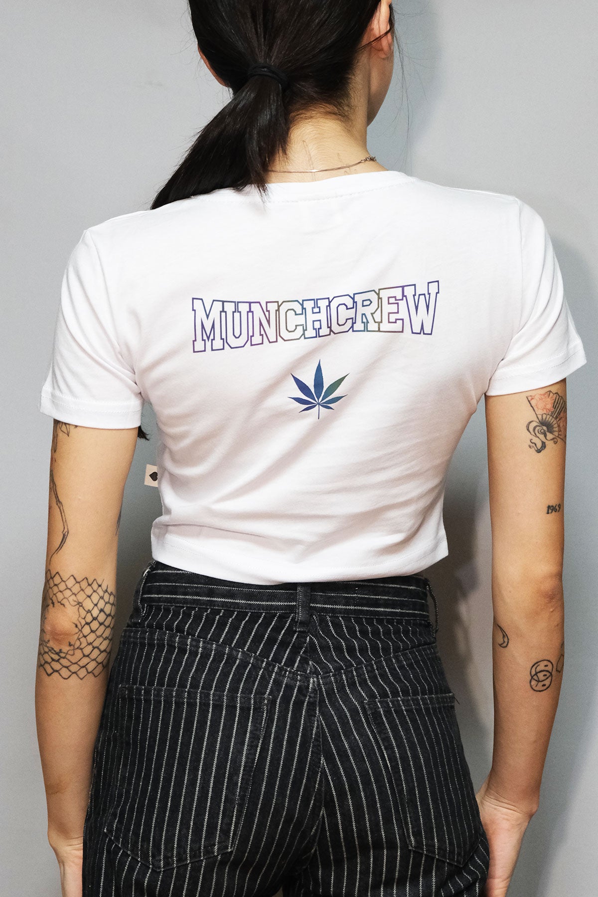 beyaz crop tisort munch crew baskili - reflective white crop top, techno, party, festival clothing