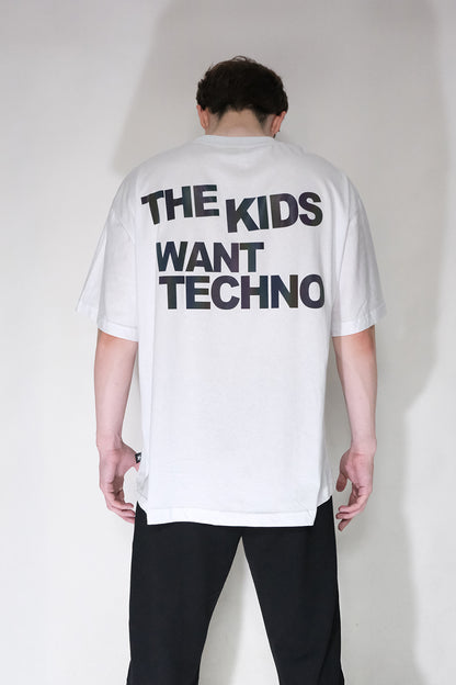 Oversize Beyaz Tişört 'The Kids Want Techno'