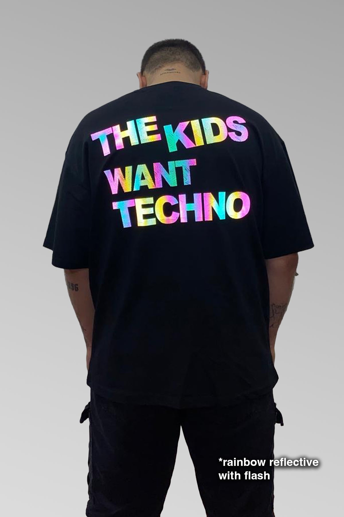Oversize Siyah Tişört 'THE KIDS WANT TECHNO'