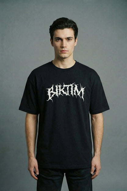 ön göğüste bıktım gothic yazı baskılı siyah tişört