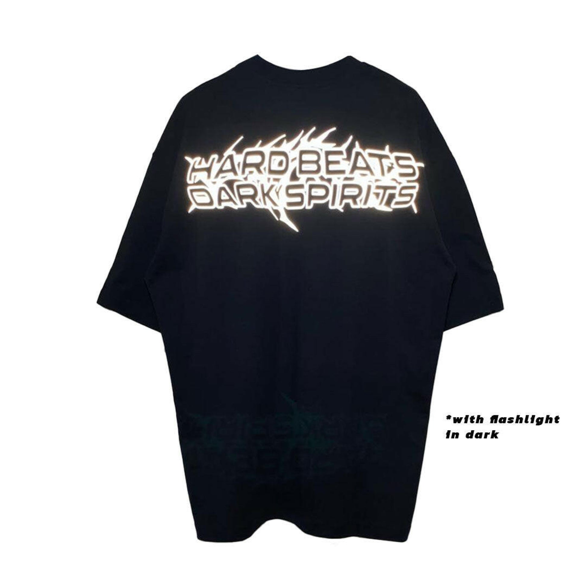 BLACK OVERSIZE T-SHIRT ’HARD BEATS DARK SPIRITS’ REFLECTIVE - FREEDOM OVERSIZED