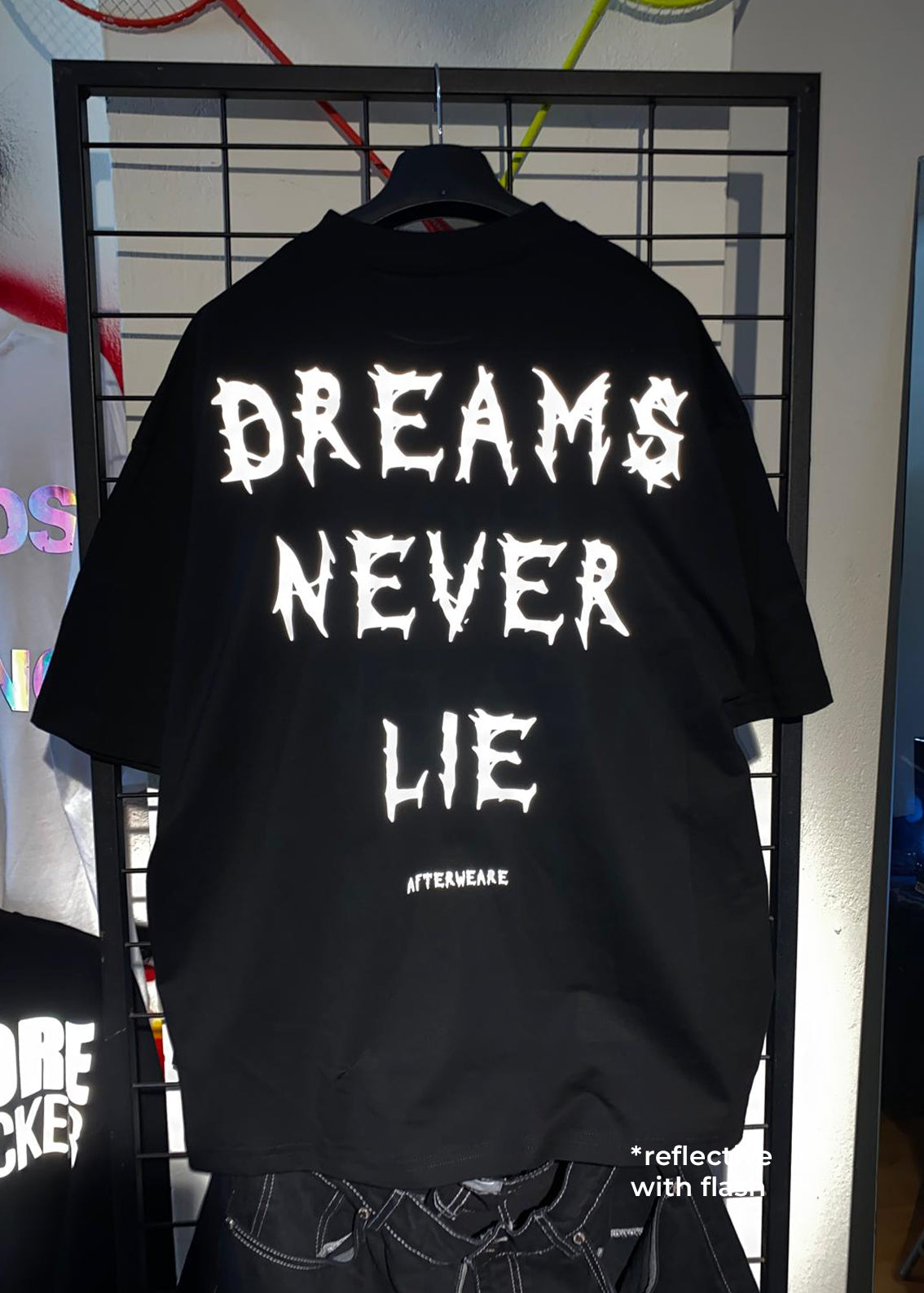 OVERSIZE T-SHIRT 'DREAMS NEVER LIE'.