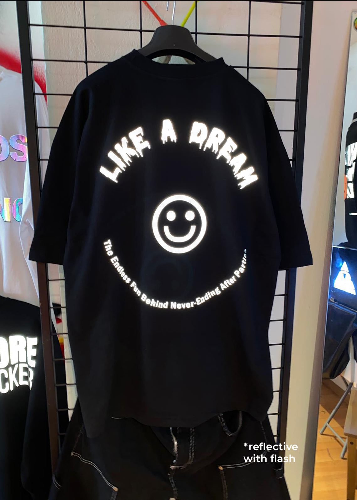 OVERSIZE BLACK T-SHIRT 'LIKE A DREAM' REFLECTIVE