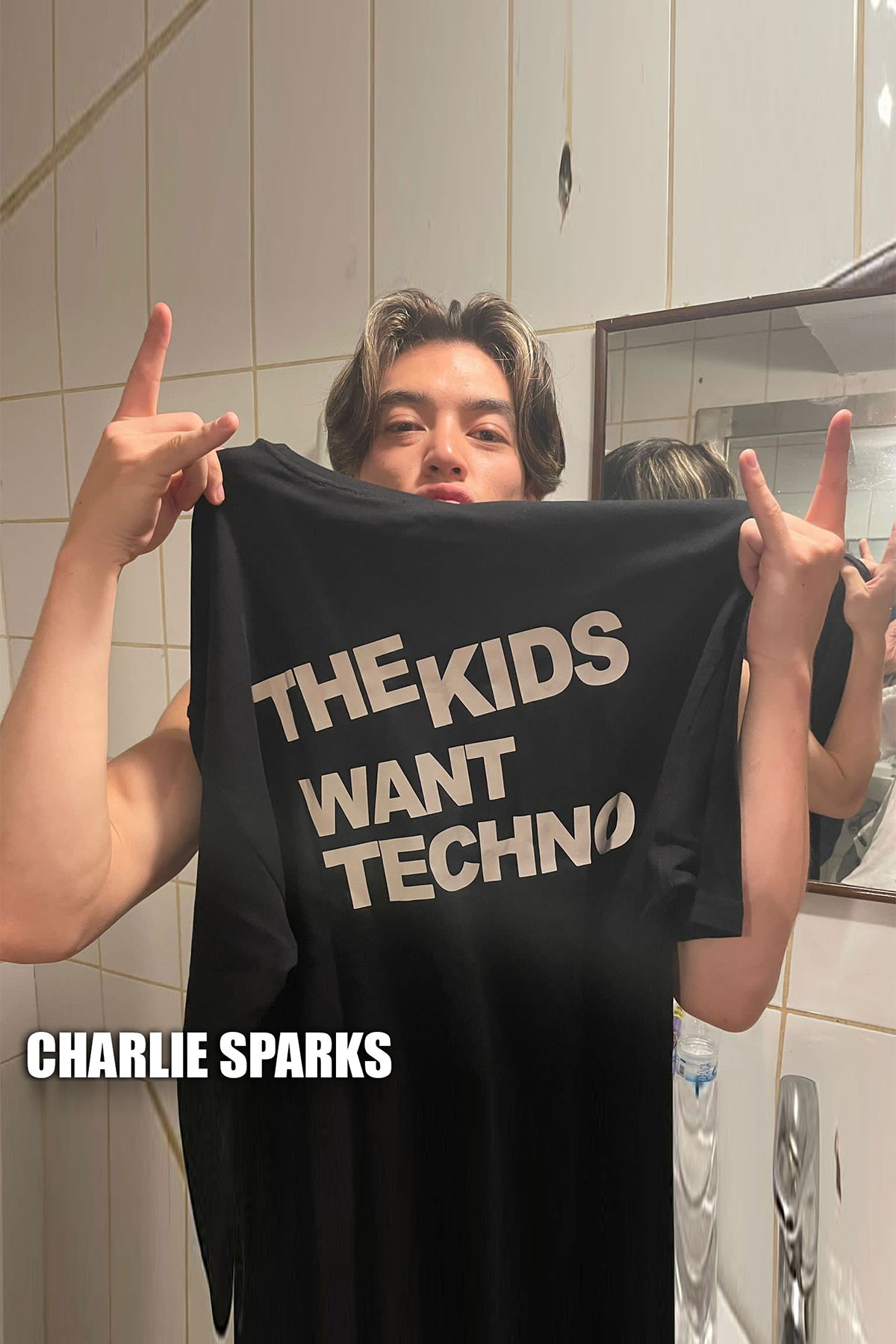 OVERSIZE BLACK T-SHIRT 'THE KIDS WANT TECHNO' REFLECTIVE