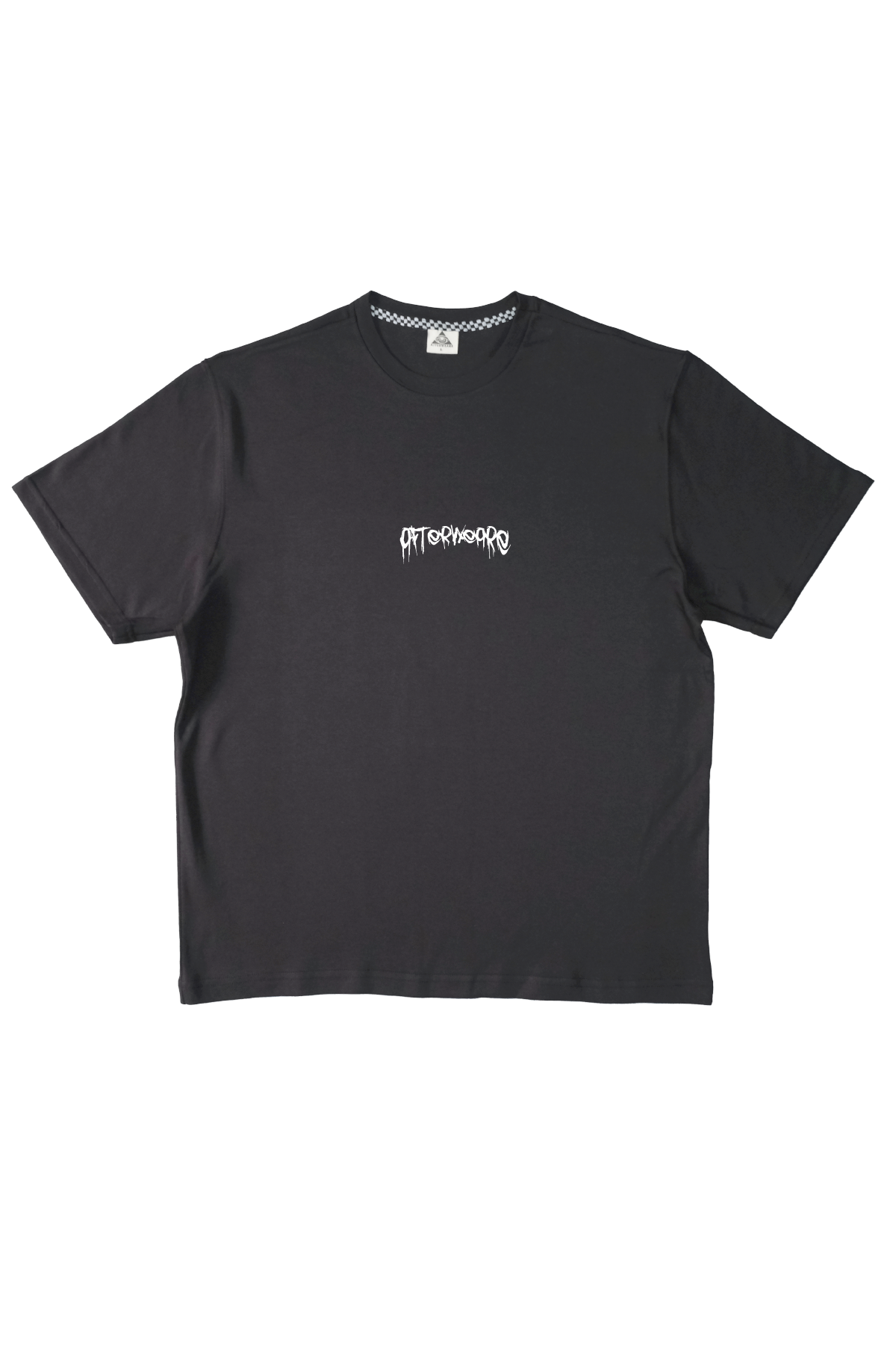 Afterweare regular essentials koleksiyonundan, önde küçük logo baskısı bulunan siyah basic tişört modeli.