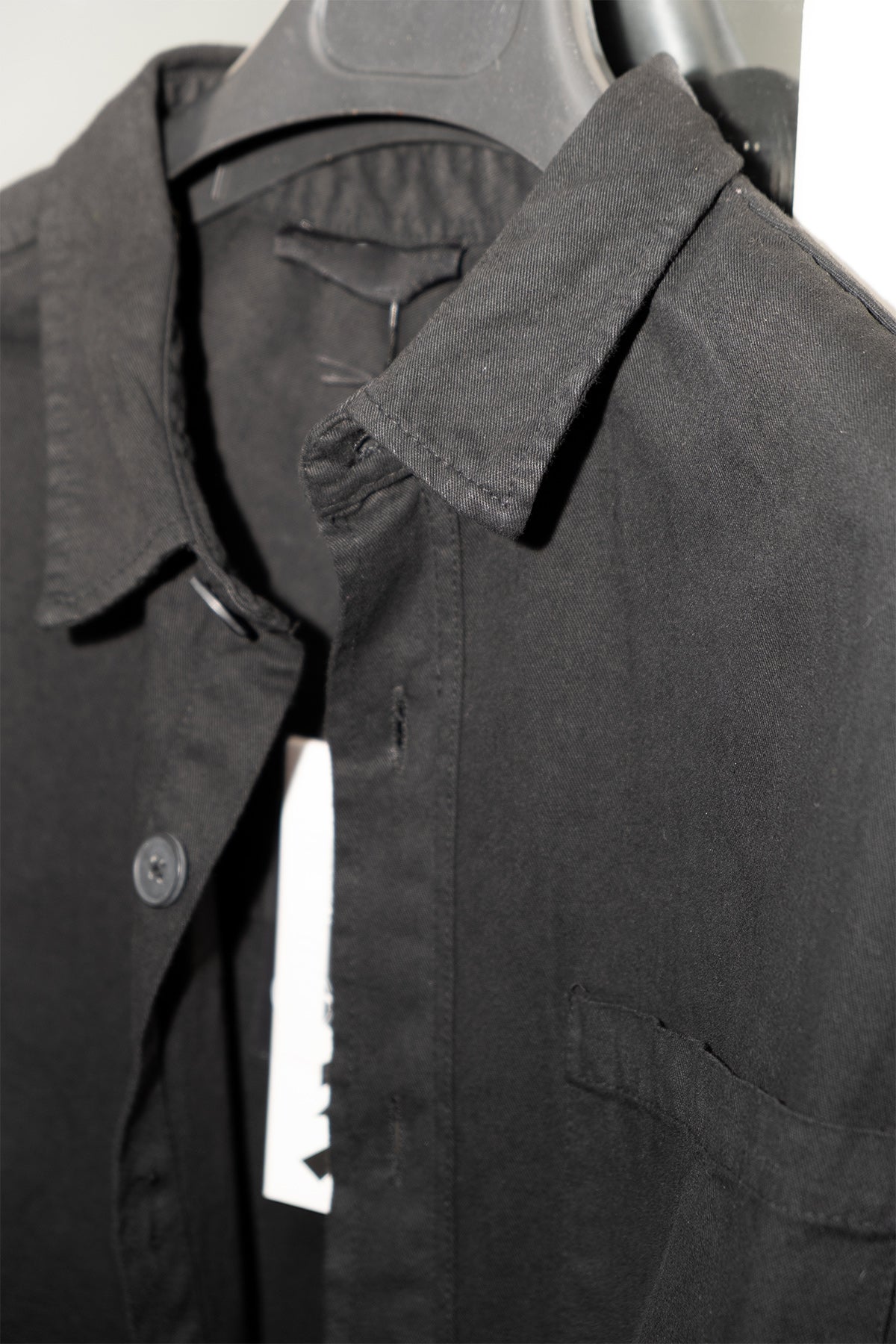 sert kumaşlı siyah gömlek ceket