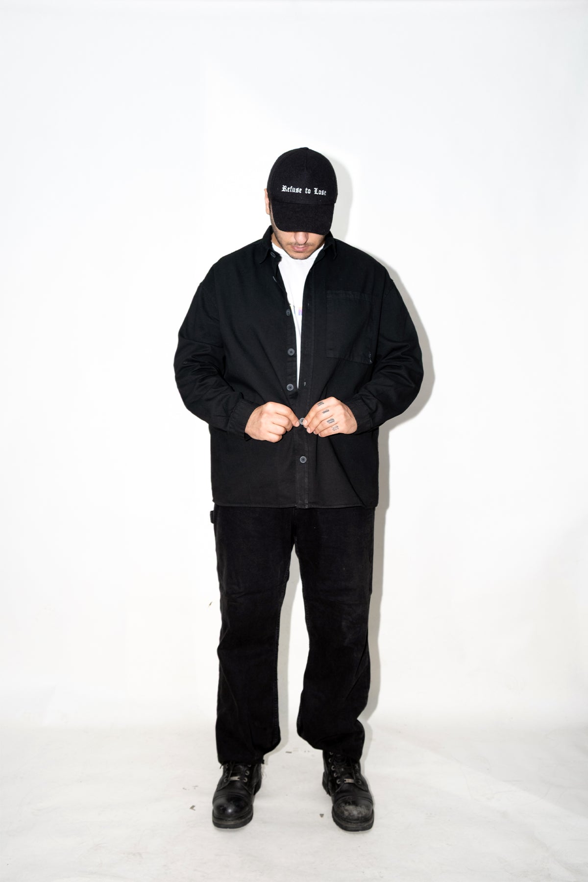 sert kumaşlı siyah gömlek ceket