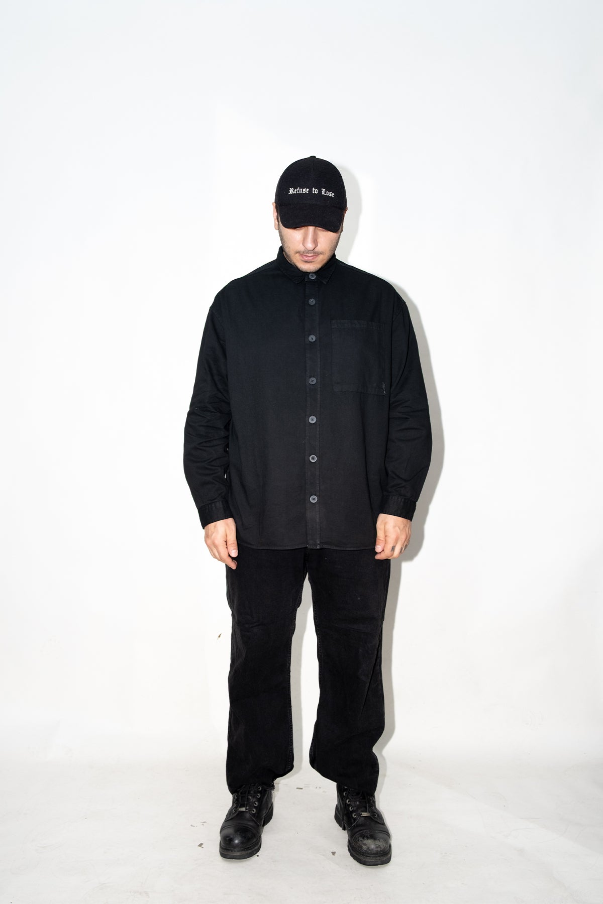 sert kumaşlı siyah gömlek ceket