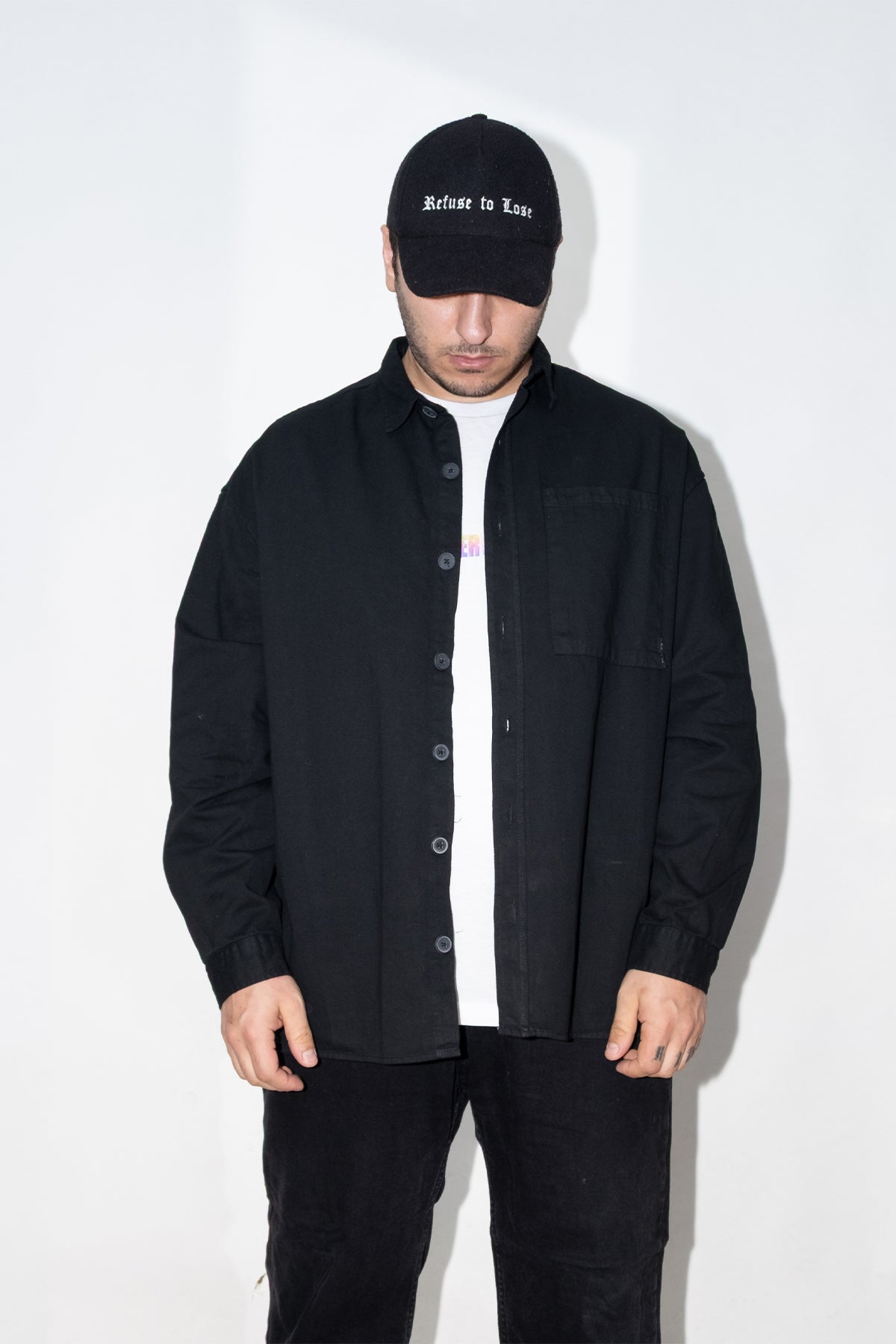 sert kumaşlı siyah gömlek ceket