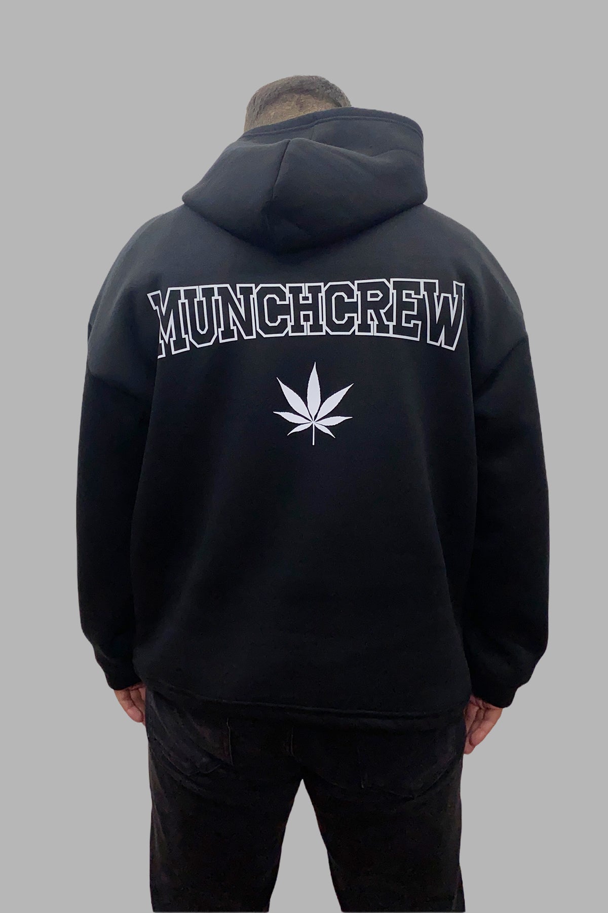SCHWARZER OVERSIZE-HOODIE „MUNCHCREW“ REFLEKTIEREND