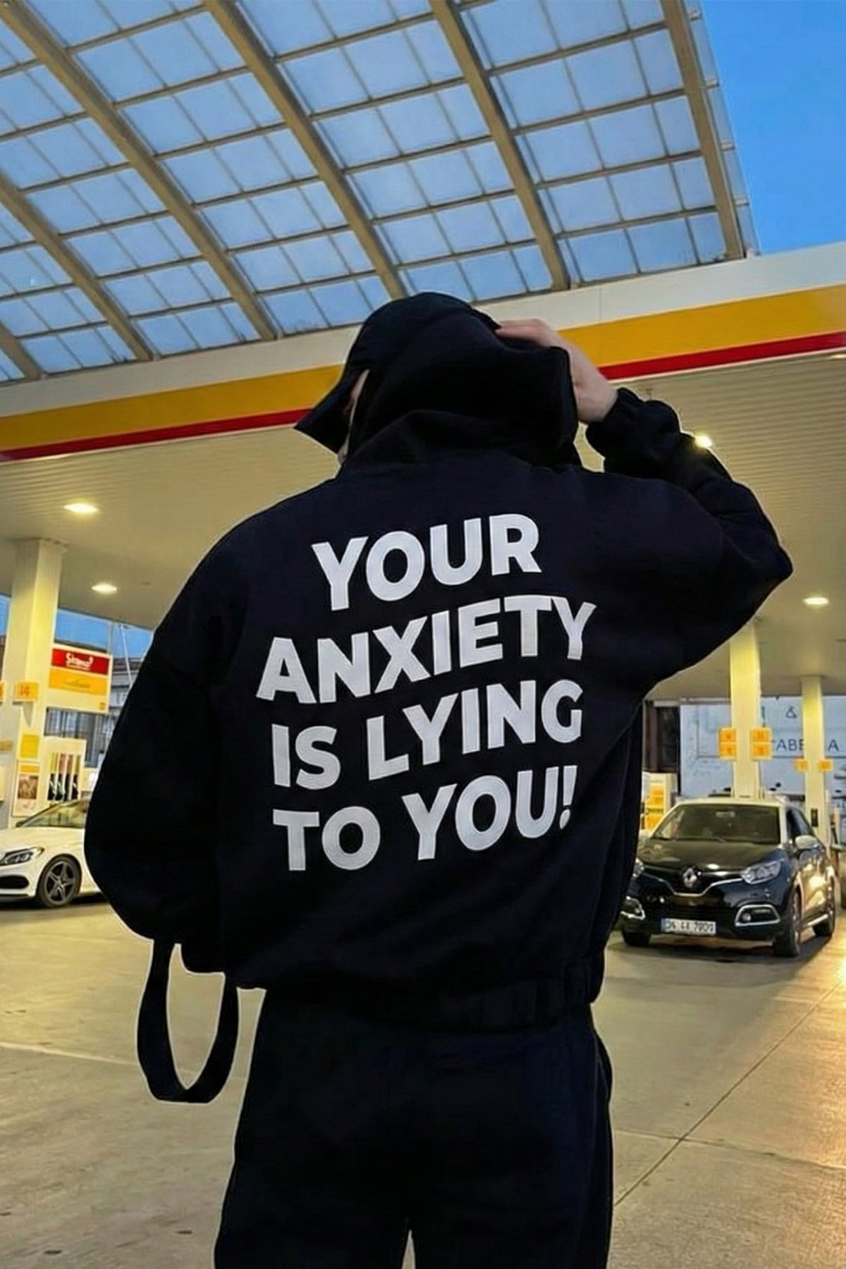 Siyah Kapüşonlu Sweatshirt 'YOUR ANXIETY IS LYING TO YOU!'
