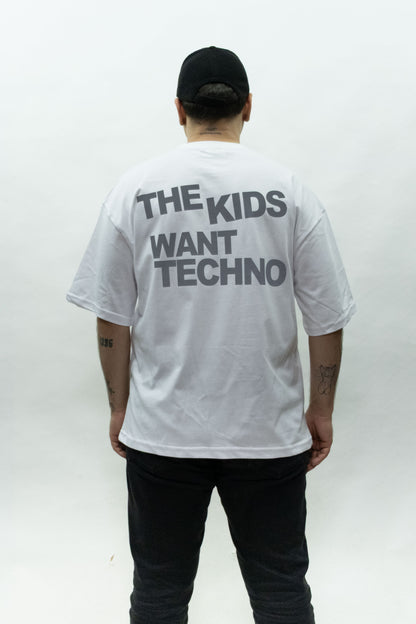 Oversize Beyaz Tişört 'The Kids Want Techno'