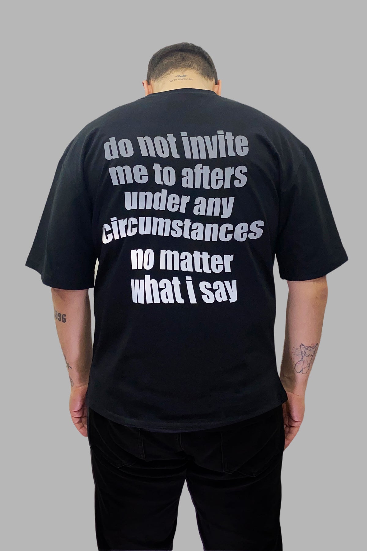 Oversize Siyah Tişört 'do not invite me to afters'