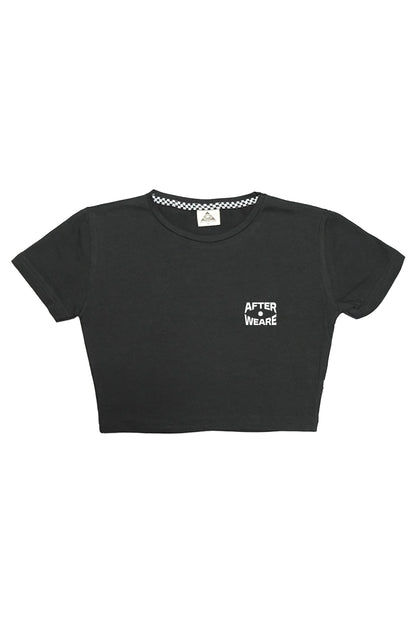 afterweare baskılı siyah crop tişört görseli, techno temalı kadın giyim tasarımı.