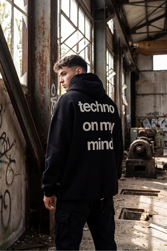 SCHWARZER OVERSIZE-HOODIE „HALLUCINATION“ REFLEKTIEREND