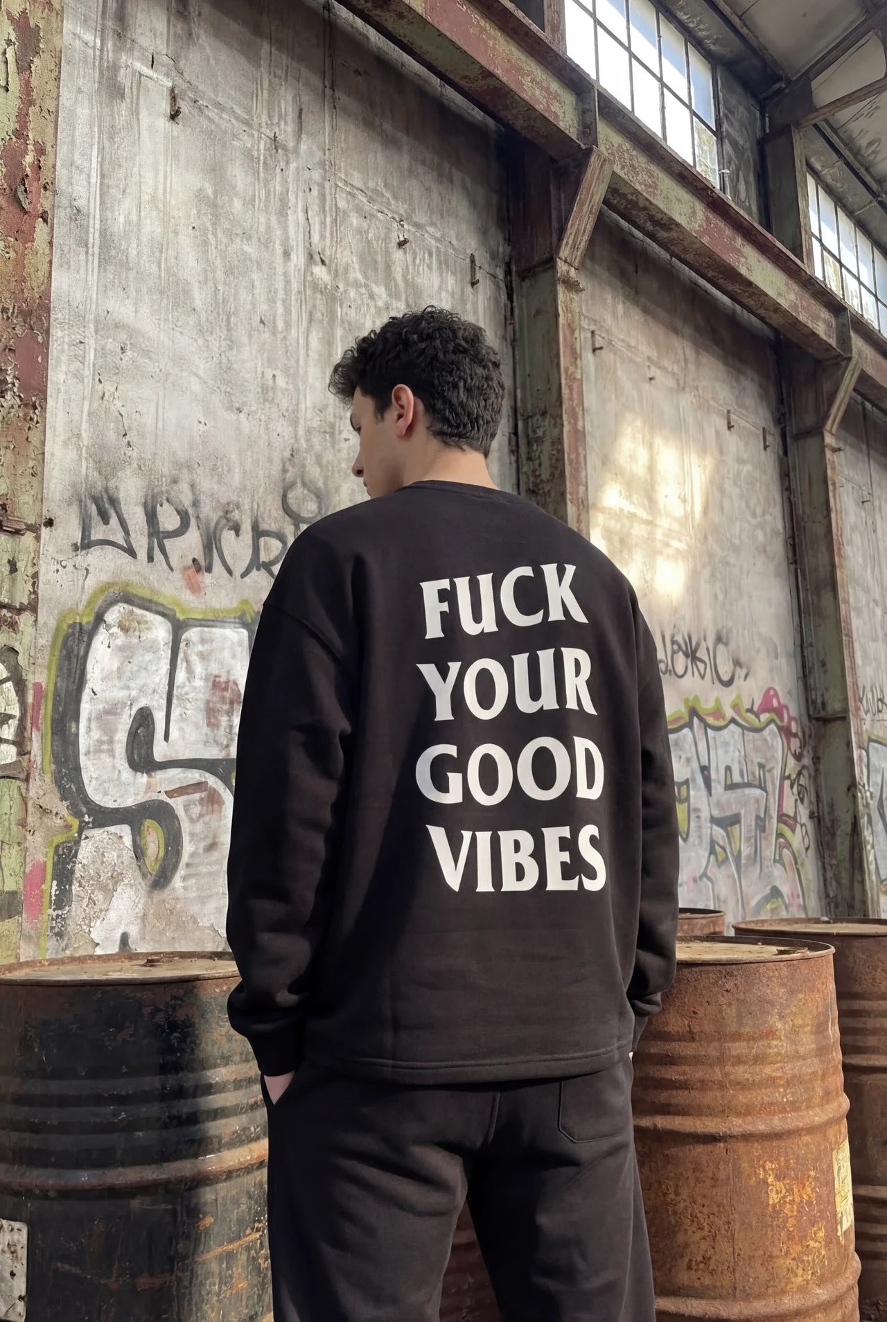 Unisex Siyah Oversize Sweatshirt 'FUCK YOUR GOOD VIBES'