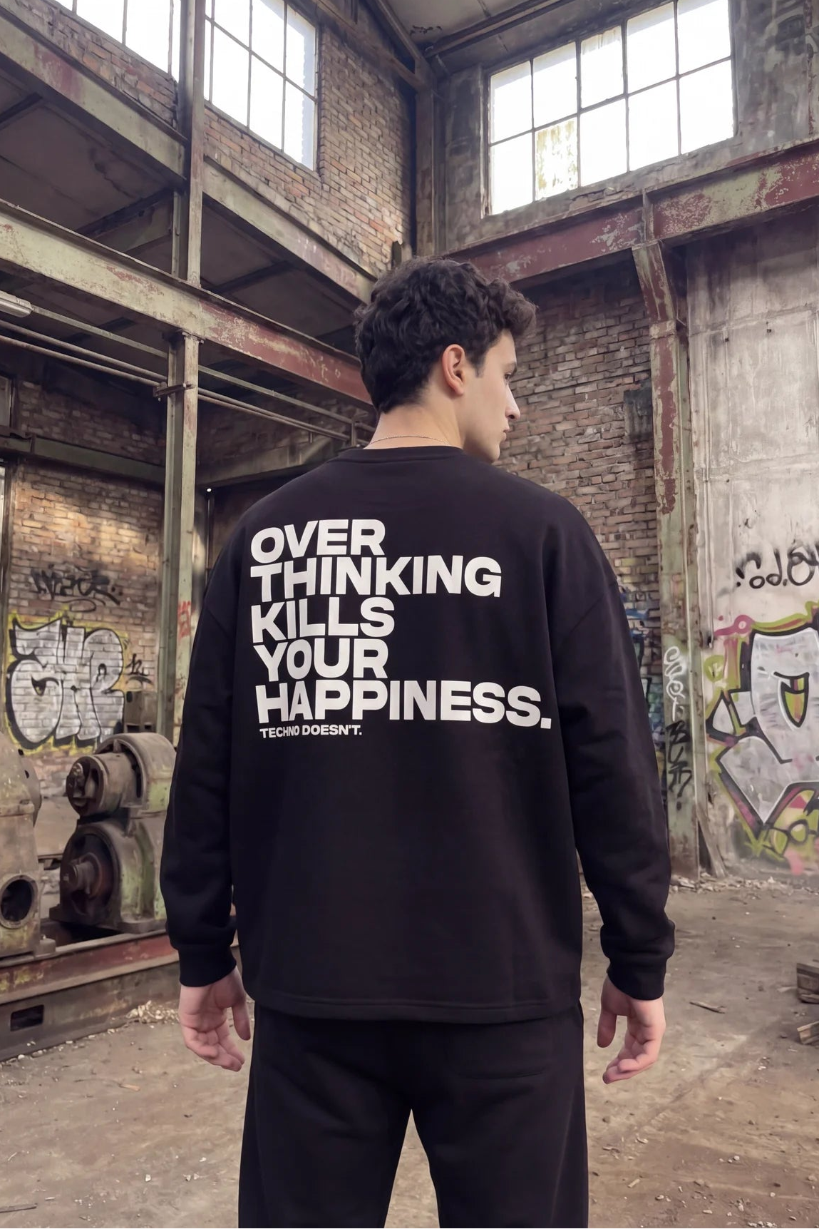 Unisex Siyah Oversize Sweatshirt – 'Overthinking Kills Your Happiness' Design