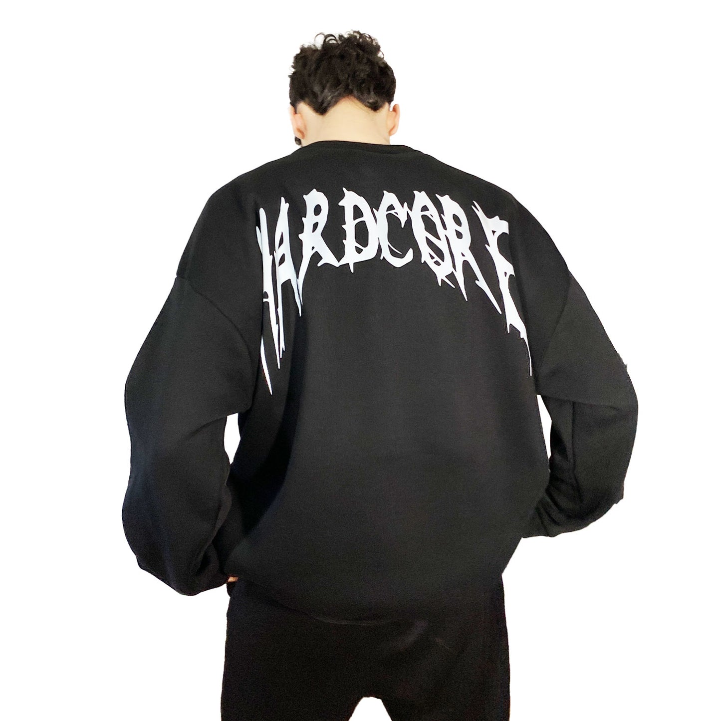 siyah sweatshirt sırtında hardcore baskısı var reflektörlü