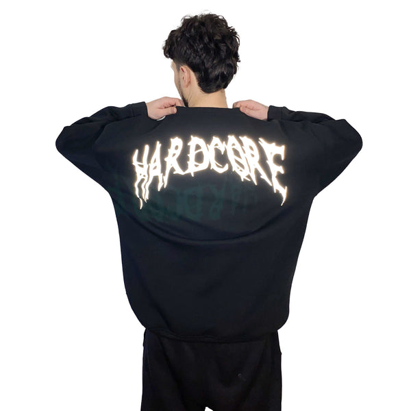 siyah sweatshirt sırtında hardcore baskısı var reflektörlü