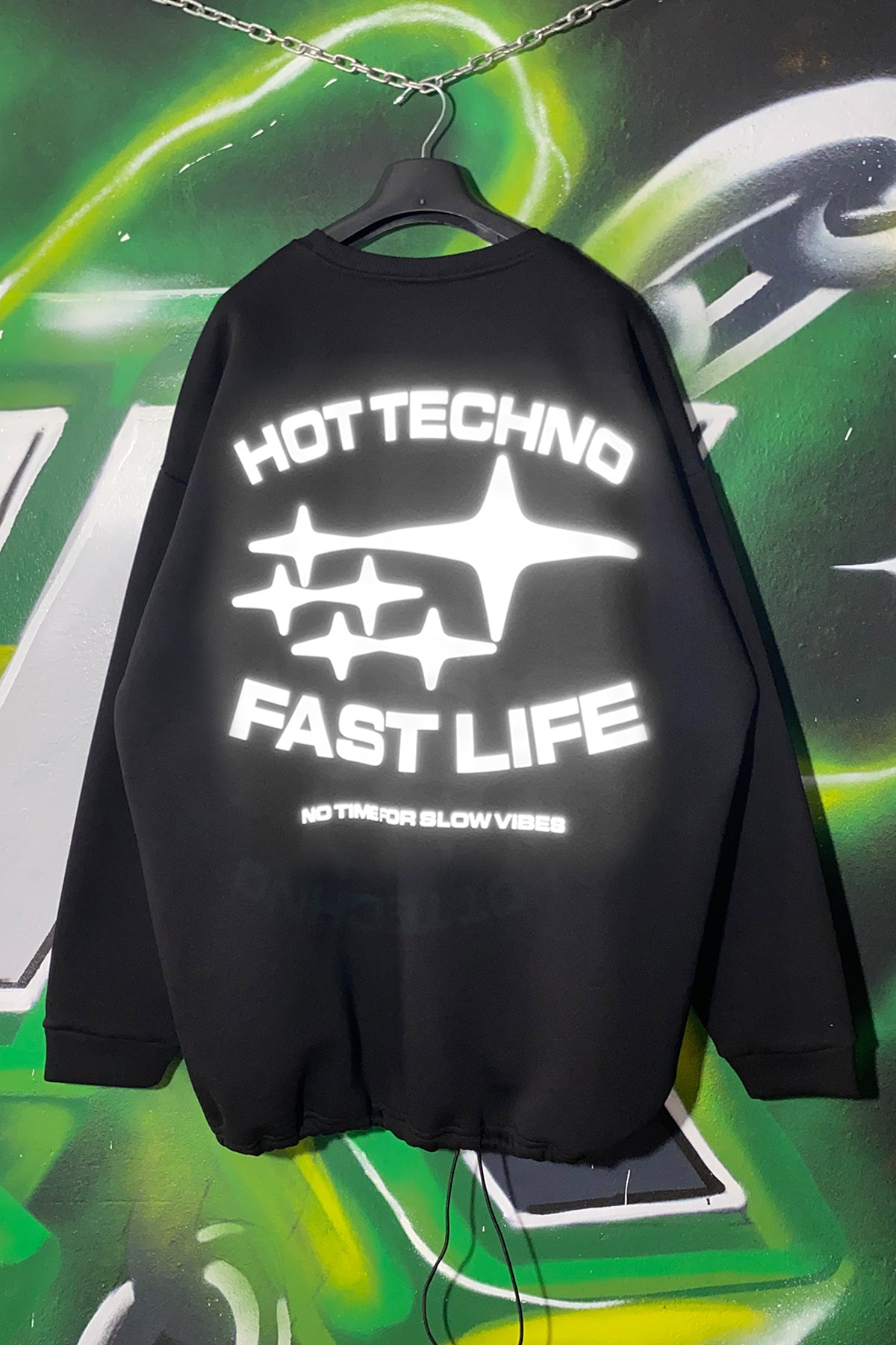 Unisex Black Oversize Sweatshirt – 'Hot Techno Fast Life' Design.