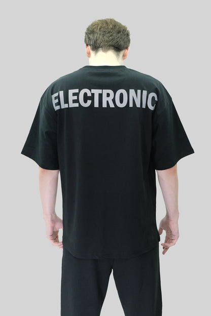 Afterweare Model Üzerinde Siyah Oversize Tişört  - "Electronic"  arka baskılı | Oversize Black Tshirt on Model, Back Printed "Electronic" 