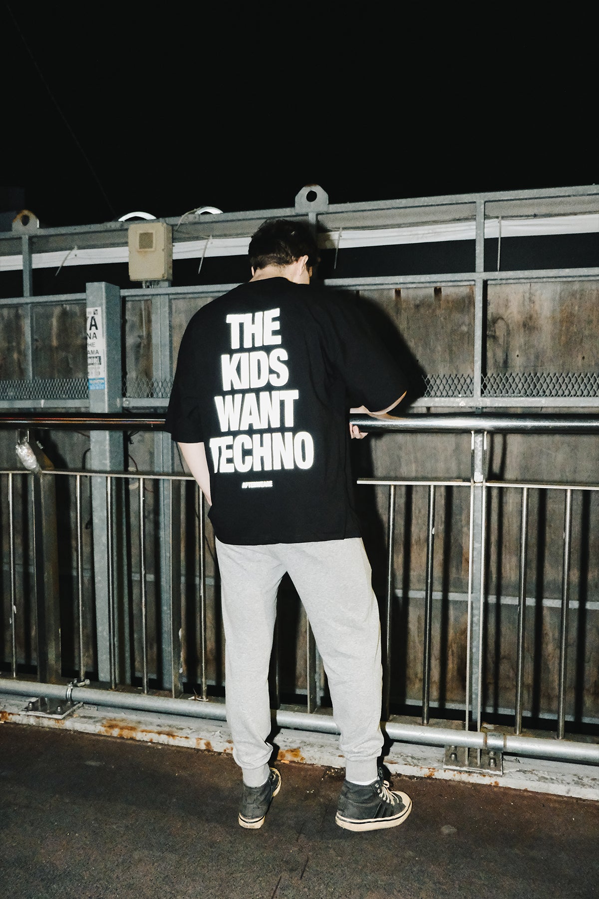 Oversize Siyah Tişört ''The kids want techno''