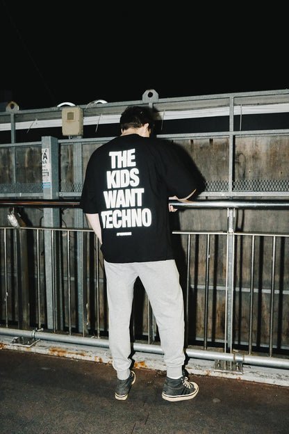 Oversize Siyah Tişört ''The kids want techno''