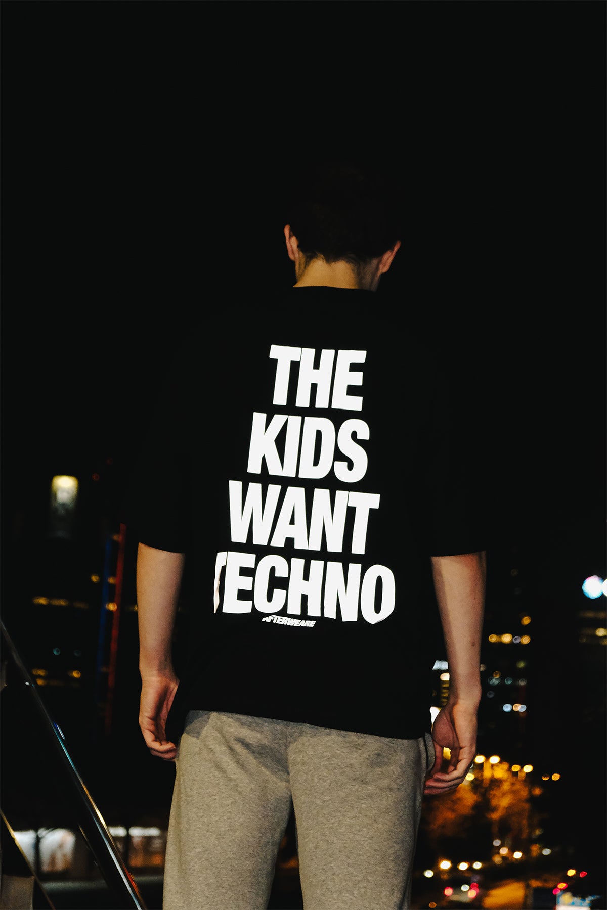 Oversize Siyah Tişört ''The kids want techno''