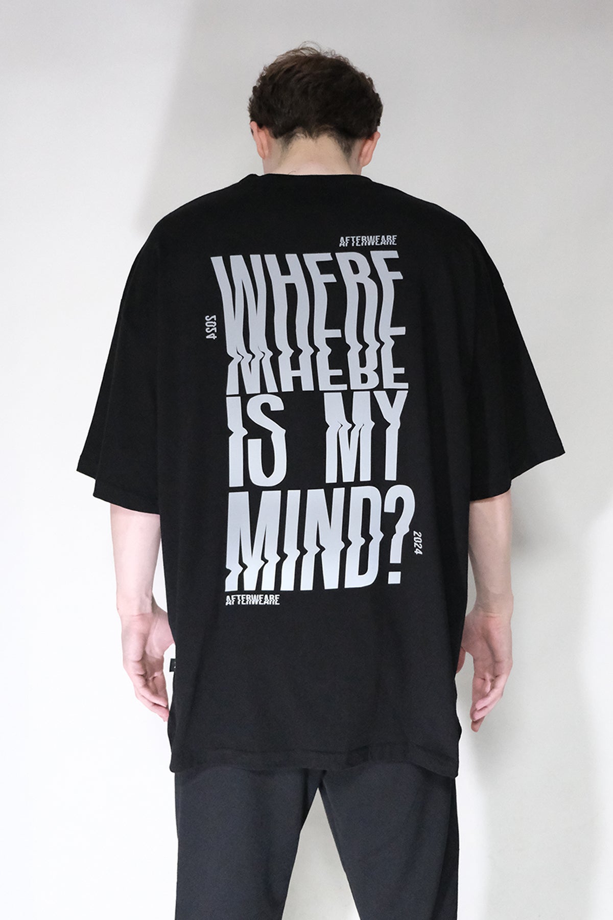 Afterweare Model Üzerinde Siyah Oversize Tişört  - "Where Is My Mind"  arka baskılı | Oversize Black Tshirt on Model, Back Printed "Where Is My Mind?"
