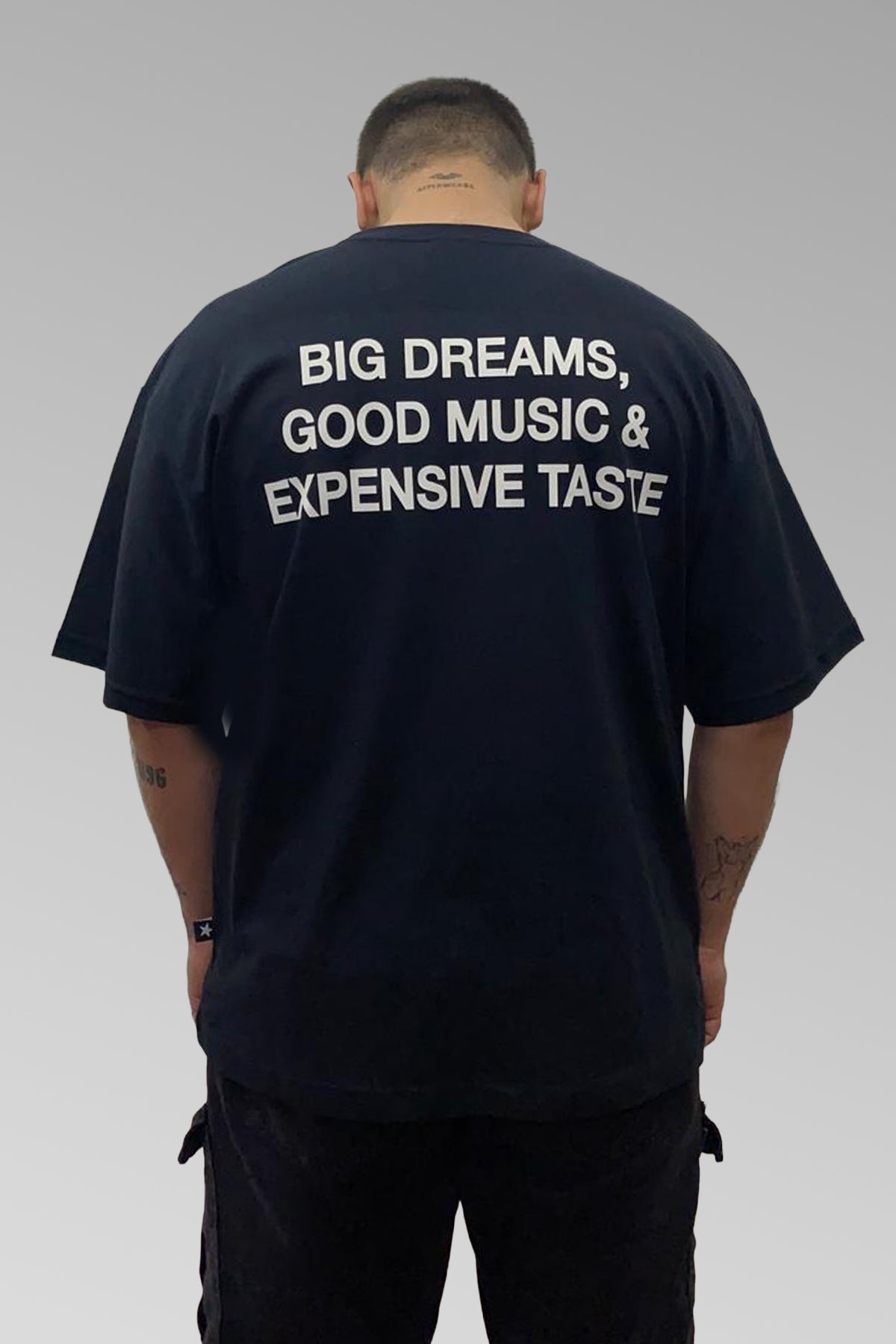 big dreams good music expensive taste siyah oversize tişört – rahat ve modern techno tarzı oversize t-shirt
