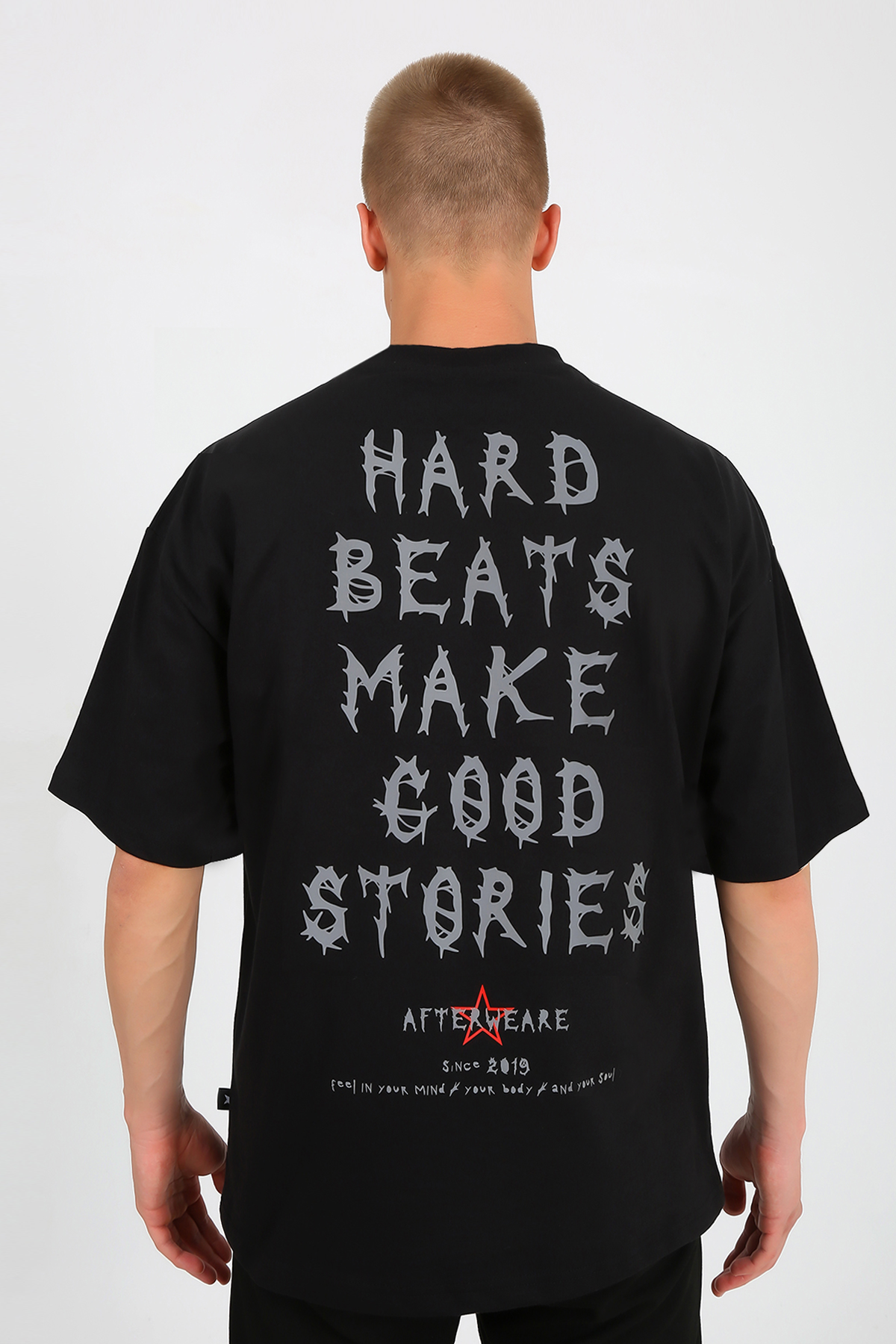 OVERSIZE BLACK T-SHIRT 'HARD BEATS MAKE GOOD STORIES'.