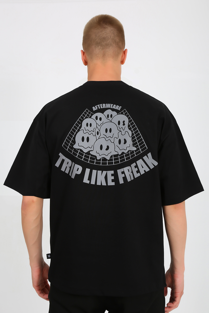 OVERSIZE BLACK T-SHIRT 'TRIP LIKE FREAK'.