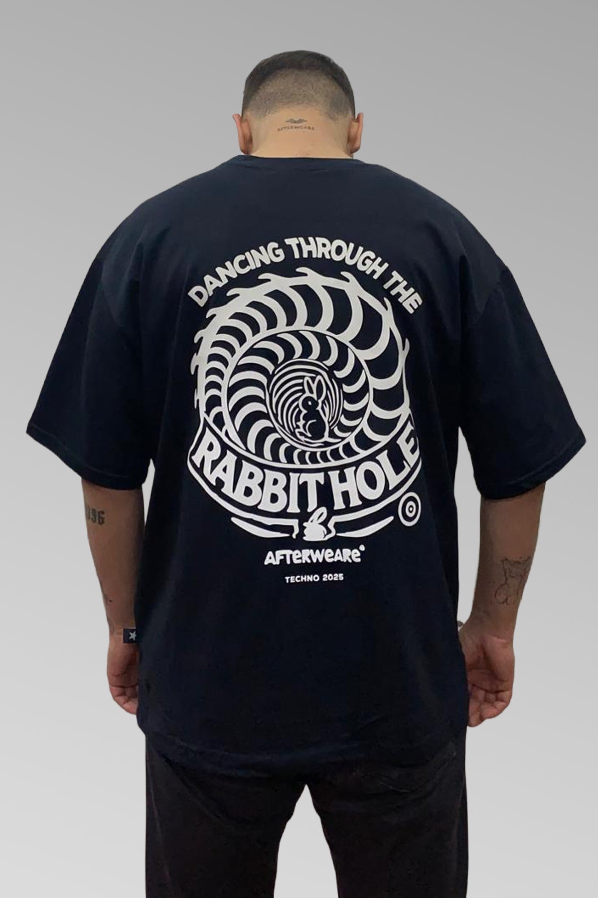 Oversize Siyah Tişört 'Rabbit Hole'