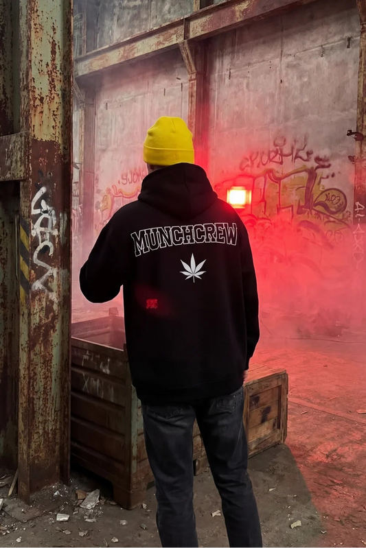 SCHWARZER OVERSIZE-HOODIE „MUNCHCREW“ REFLEKTIEREND