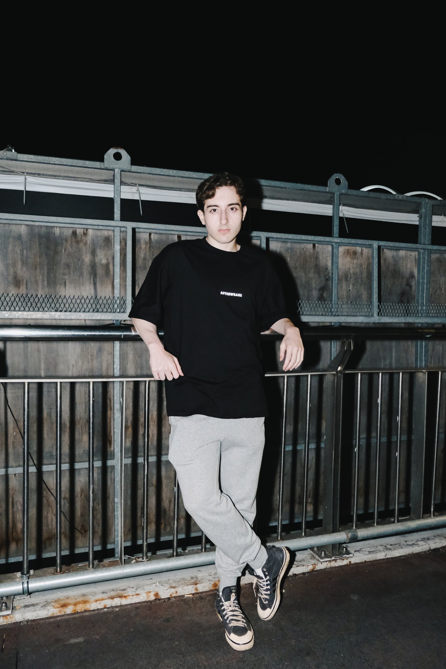 Techno? I Live in Technology. baskılı siyah oversize tişört – unisex rave & streetwear modası, techno kültürü ve dijital yaşam tarzı için