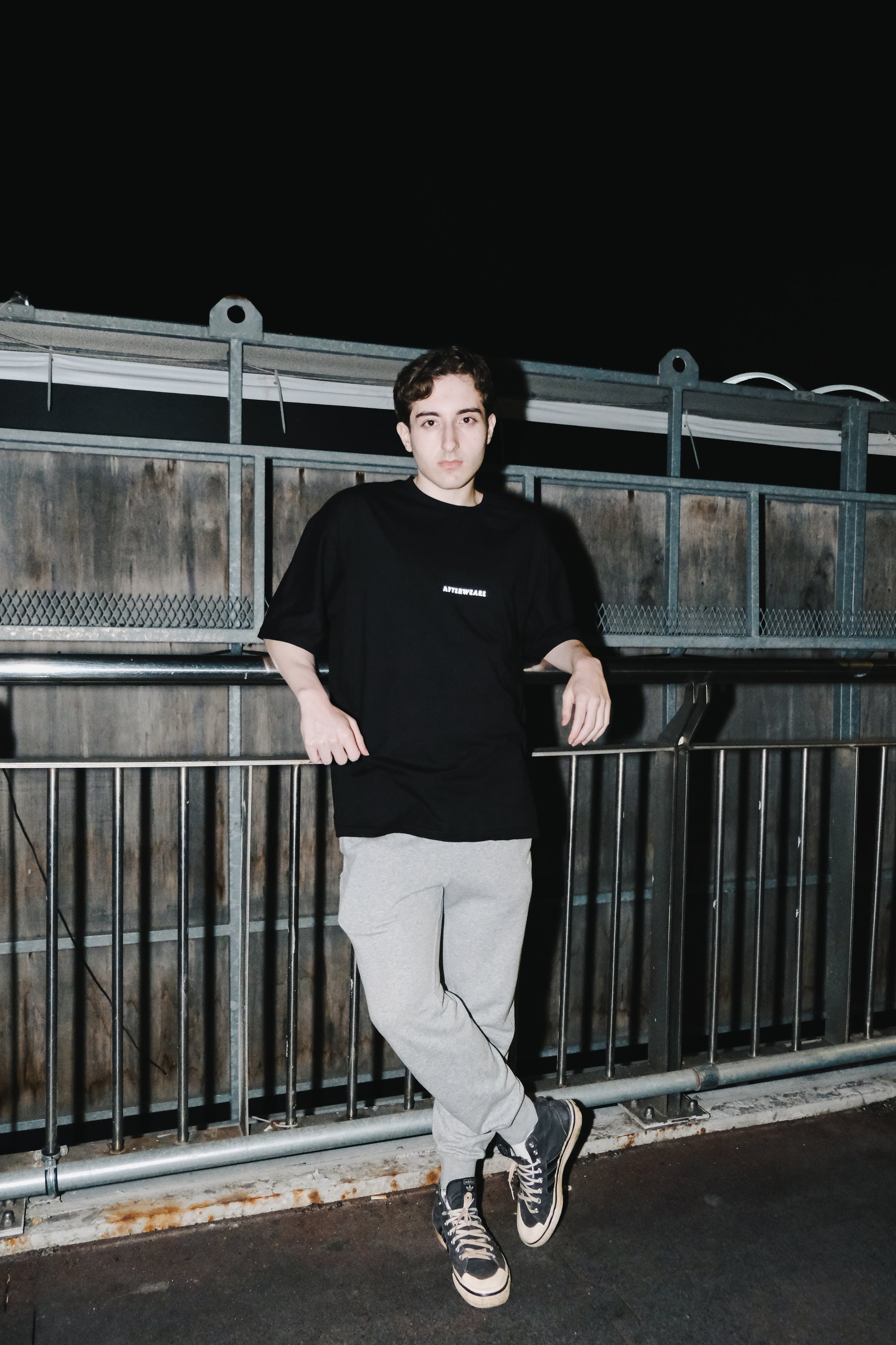 Techno? I Live in Technology. baskılı siyah oversize tişört – unisex rave & streetwear modası, techno kültürü ve dijital yaşam tarzı için